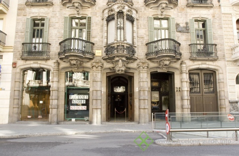 Casa Calvet Barcelona Guide